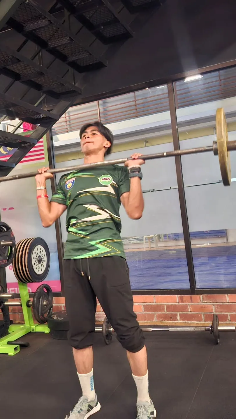 An overhead press during a strength session